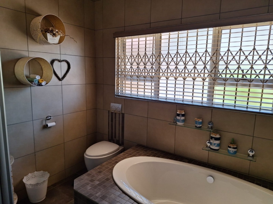 3 Bedroom Property for Sale in La Hoff North West